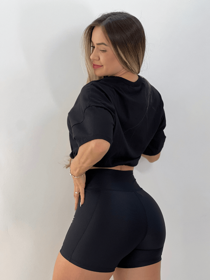 Conjunto Cropped e Bermuda Colcci