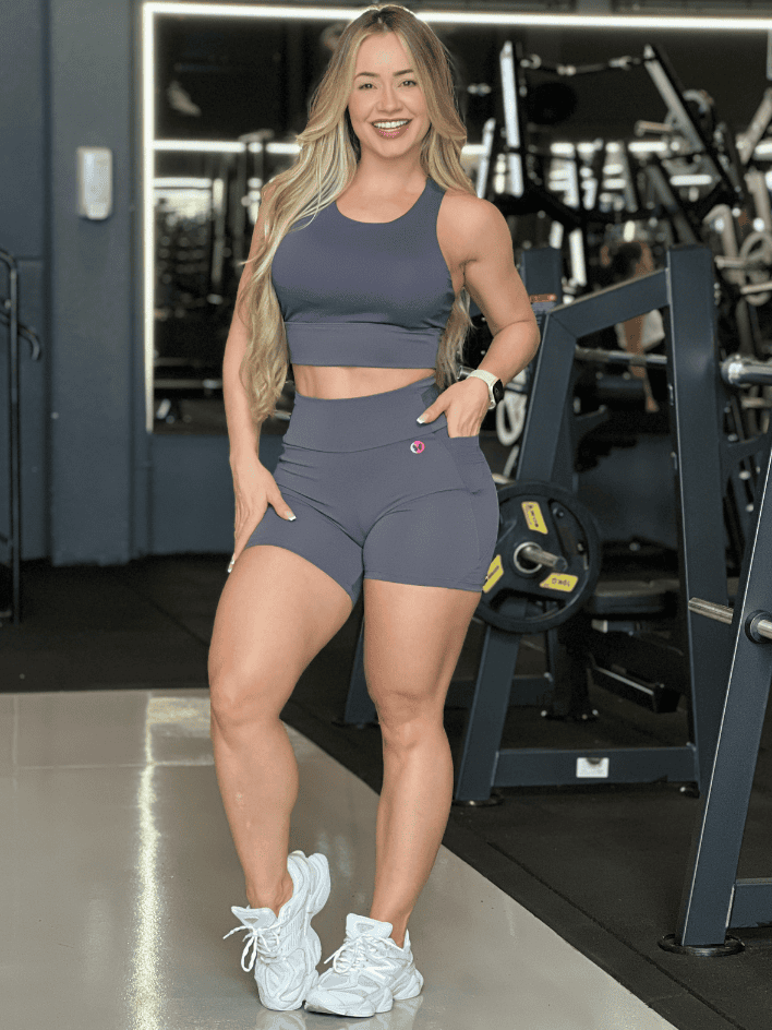 Conjunto Top Cinza e Shorts com Bolsos Laterais